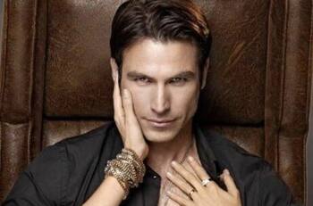 Rafael Amaya sorprende al mostrar su faceta de rocker