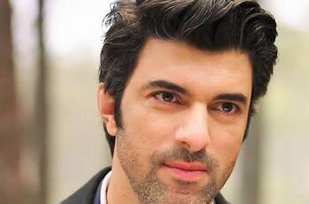 Engin Akyürek: sus fans de todo el mundo lo apapachan por cumplir 40 años