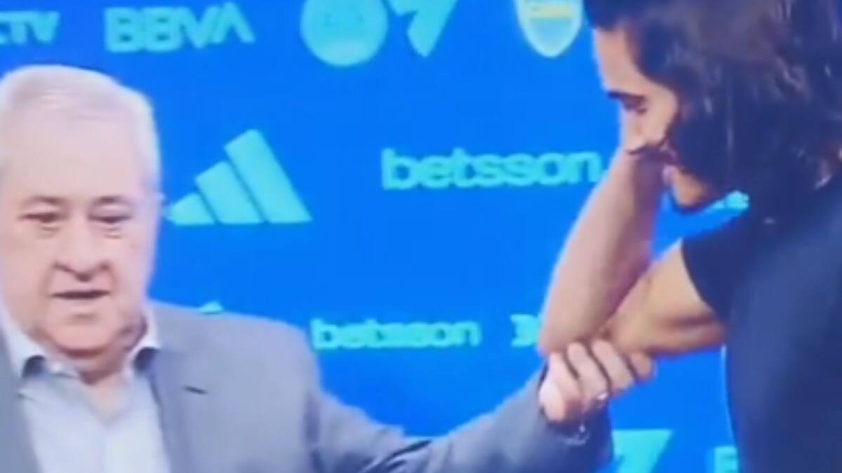 VIDEO | El gesto de rechazo de Edinson Cavani al presidente de Boca Juniors
