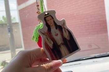 VIDEO | Abuelita es engañada con supuesta imagen de Dios, en realidad es Harry Styles