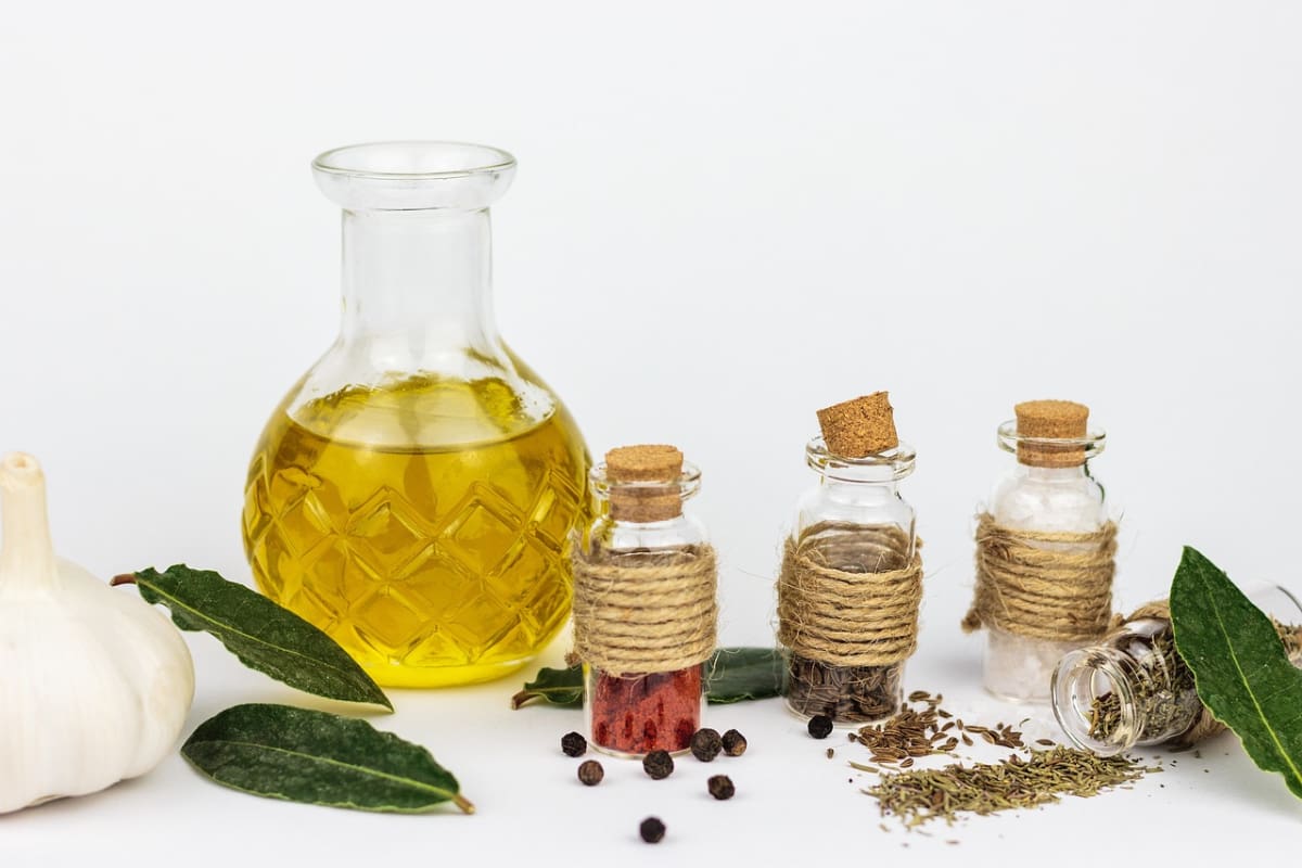 El aceite de oliva es un aliado gracias a sus propiedades humectantes.