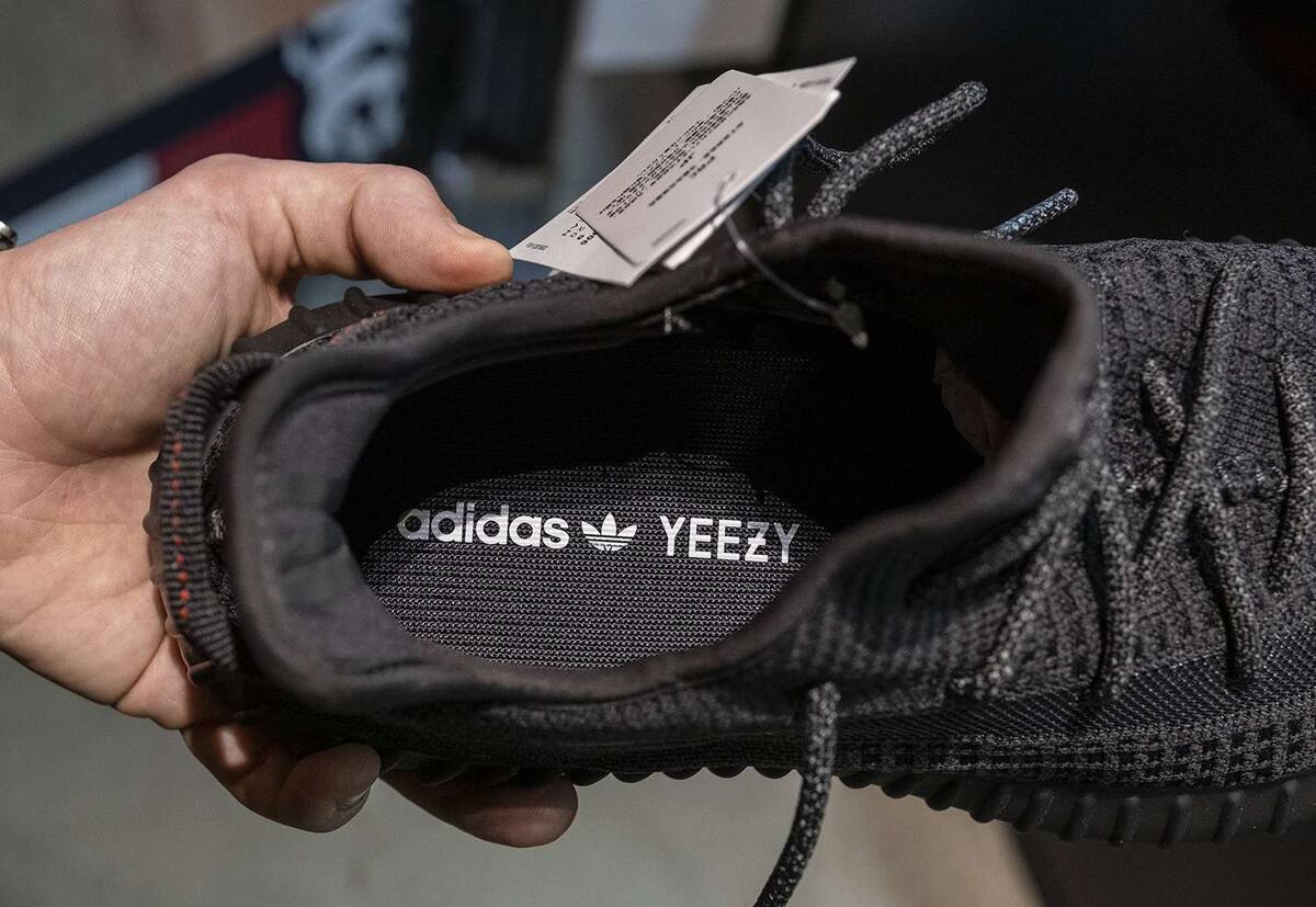 adidas Yeezy Boost 350 V2 black