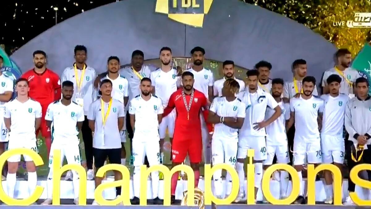 VIDEO | El festejo más aburrido del mundo: así recibieron la copa de campeones los jugadores del Al-Ahli de Arabia Saudita