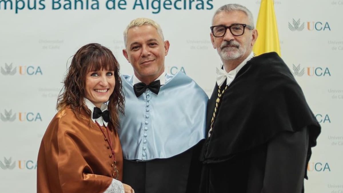 “He sentido muchas veces el síndrome del impostor”: Alejandro Sanz da profundo discurso tras ser condecorado como doctor Honoris Causa