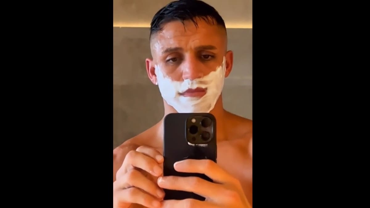 VIDEO | Cambio radical: Alexis Sánchez sorprende y se afeitó su bigote regalón