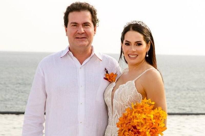 La ex de Alejandro Fernández contrajo matrimonio en la playa con el empresario Álvaro Favier.