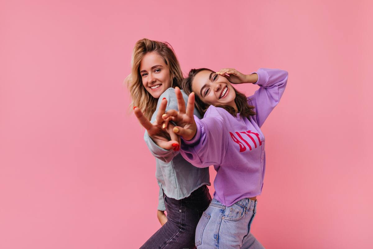 Las amistades fomentan tu inteligencia emocional y tu seguridad para enfrentar la vida | Foto: Frepik