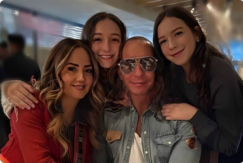 La pareja anunció su separación, luego de 22 años de matrimonio y dos hijas en común: Mía y Nina.