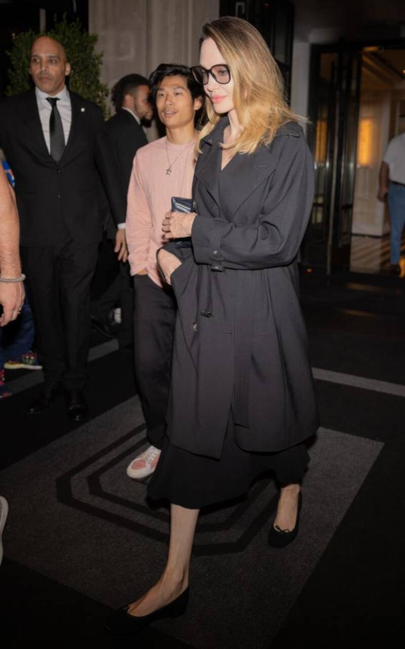 La actriz se dejó ver en Nueva York con su hijo Pax