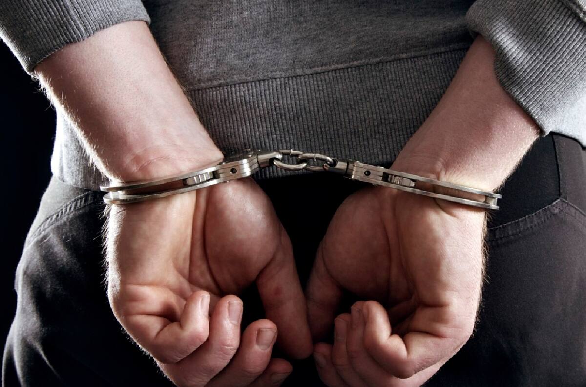 VIDEO | Policías fueron grabados mientras comían con presunto detenido