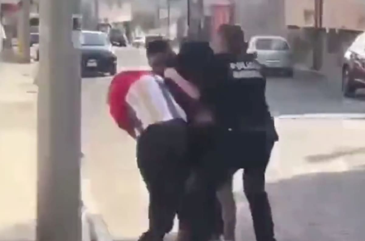 VIDEO | Policía y chica de 17 años terminan heridos de bala en intento de arresto en Tlaxcala