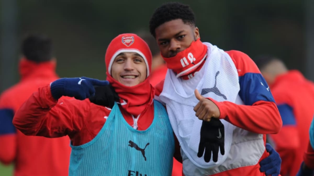 El ex “niño prodigio” del Arsenal que Alexis Sánchez apadrinó y ahora brilla en Inglaterra