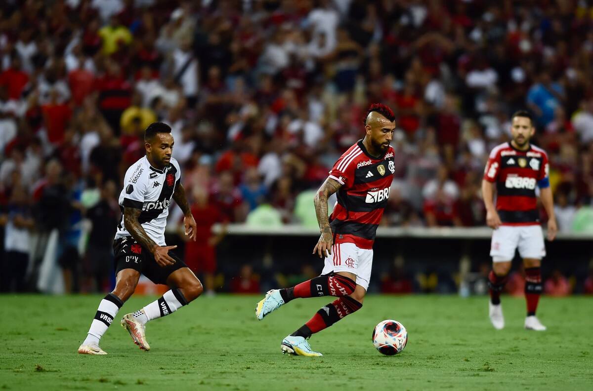 A Arturo Vidal ya no lo soportan en Brasil