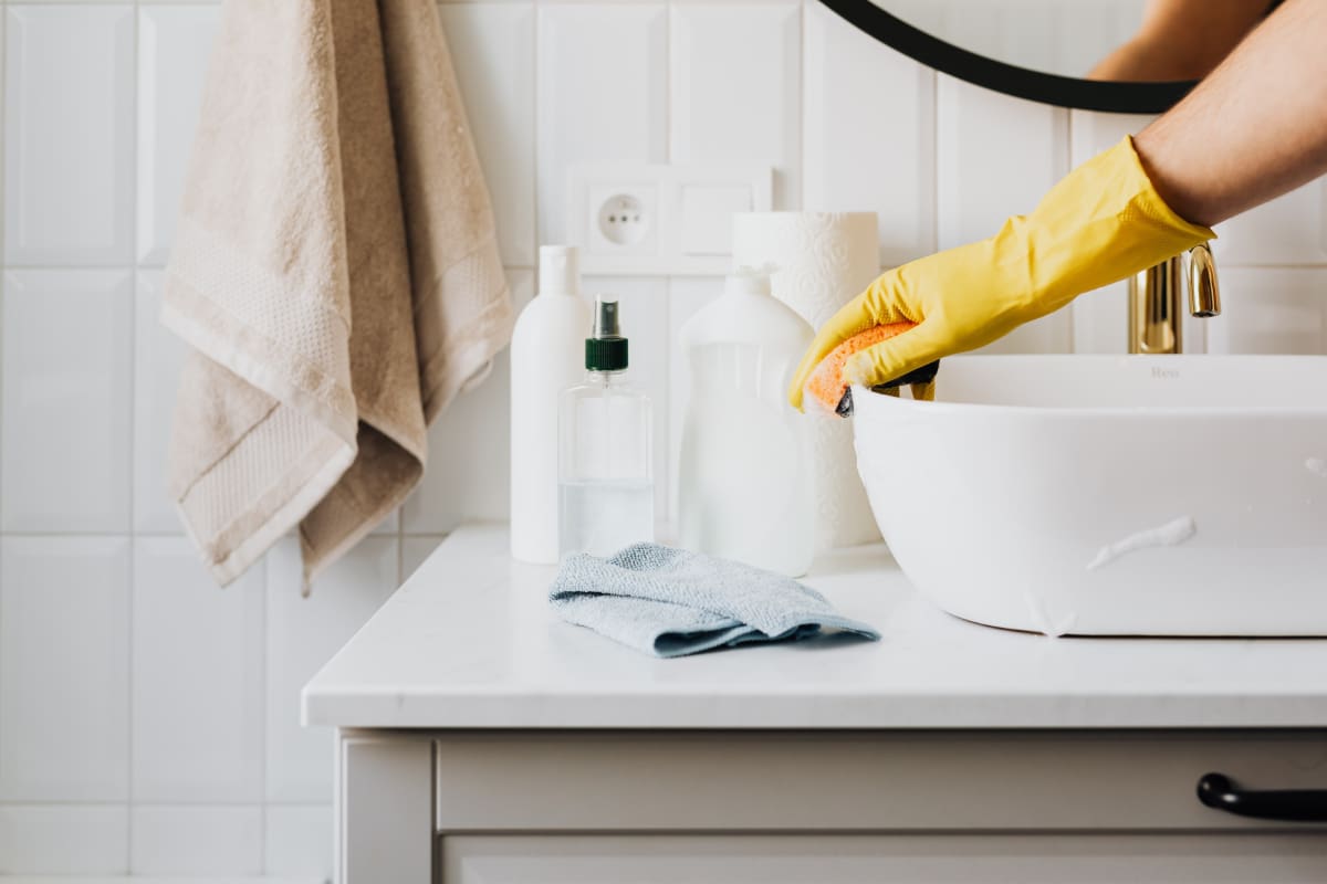 Mantener tu baño limpio te alejará de enfermedades.
