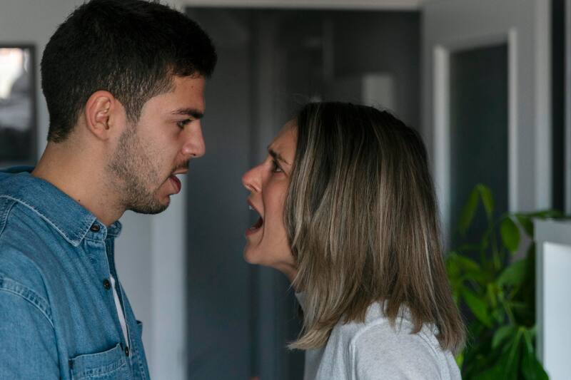 ¿Eres parte de los signos zodiacales que llegan fácilmente a los gritos cuando pelean?