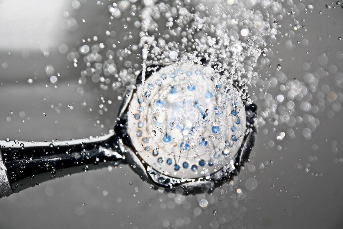 Bañarse con agua fría: ¿la mejor opción?