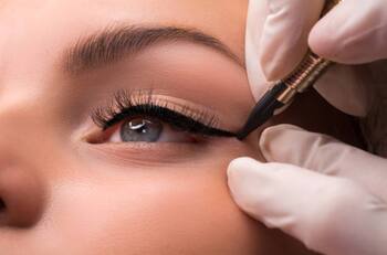 Conoce tres delineados elegantes para parpado caído