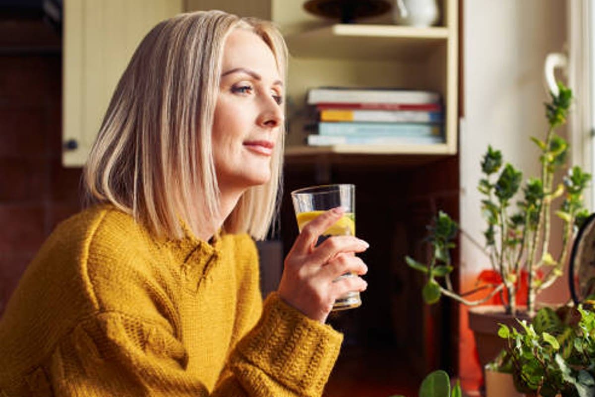 Se ha comprobado científicamente los beneficios de beber agua con limón por las mañanas