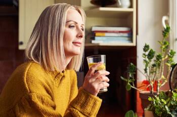 Los 5 beneficios de tomar agua con limón en ayunas