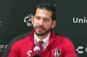 Directiva del Atlas despediría a Benjamín Mora para traer a uno de los técnicos más solicitados
