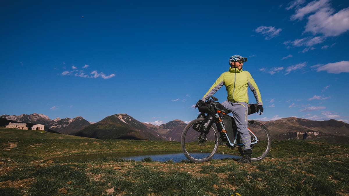 Ciclistas rompen récord Guinnes por dibujar un dinosaurio en el GPS