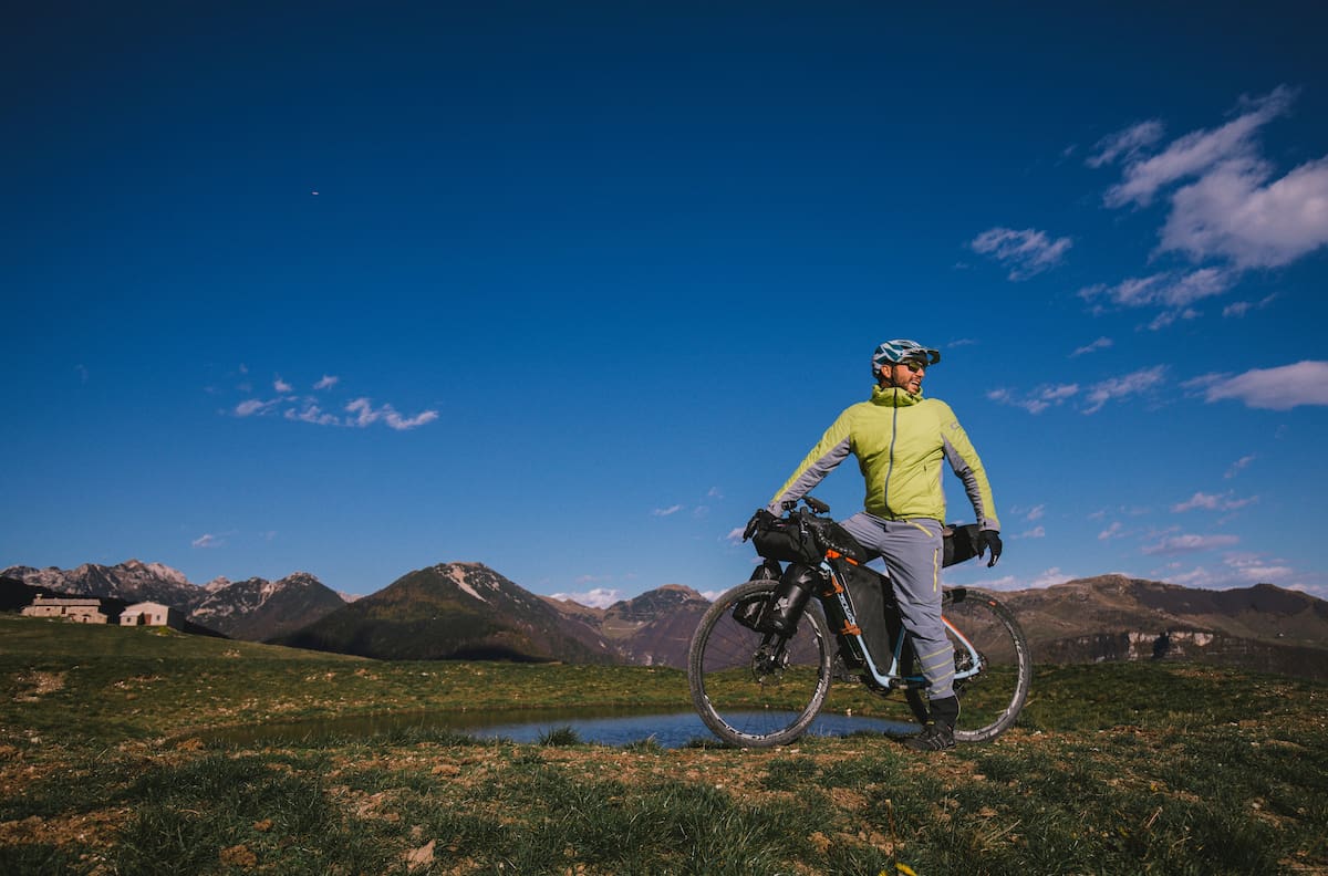 Ciclistas rompen récord Guinnes por dibujar un dinosaurio en el GPS