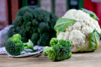 Incluye en tu dieta brócoli y coliflor ya que se les atribuyen propiedades anticancerígenas