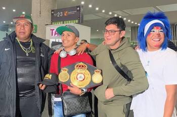 ‘Bronco’ Lara genera alboroto en el Aeropuerto de la CDMX tras presumir su título de peso pluma de la AMB