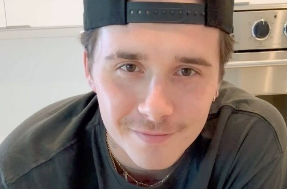 Brooklyn Beckham fríe pollo en costoso aceite y le llueven críticas