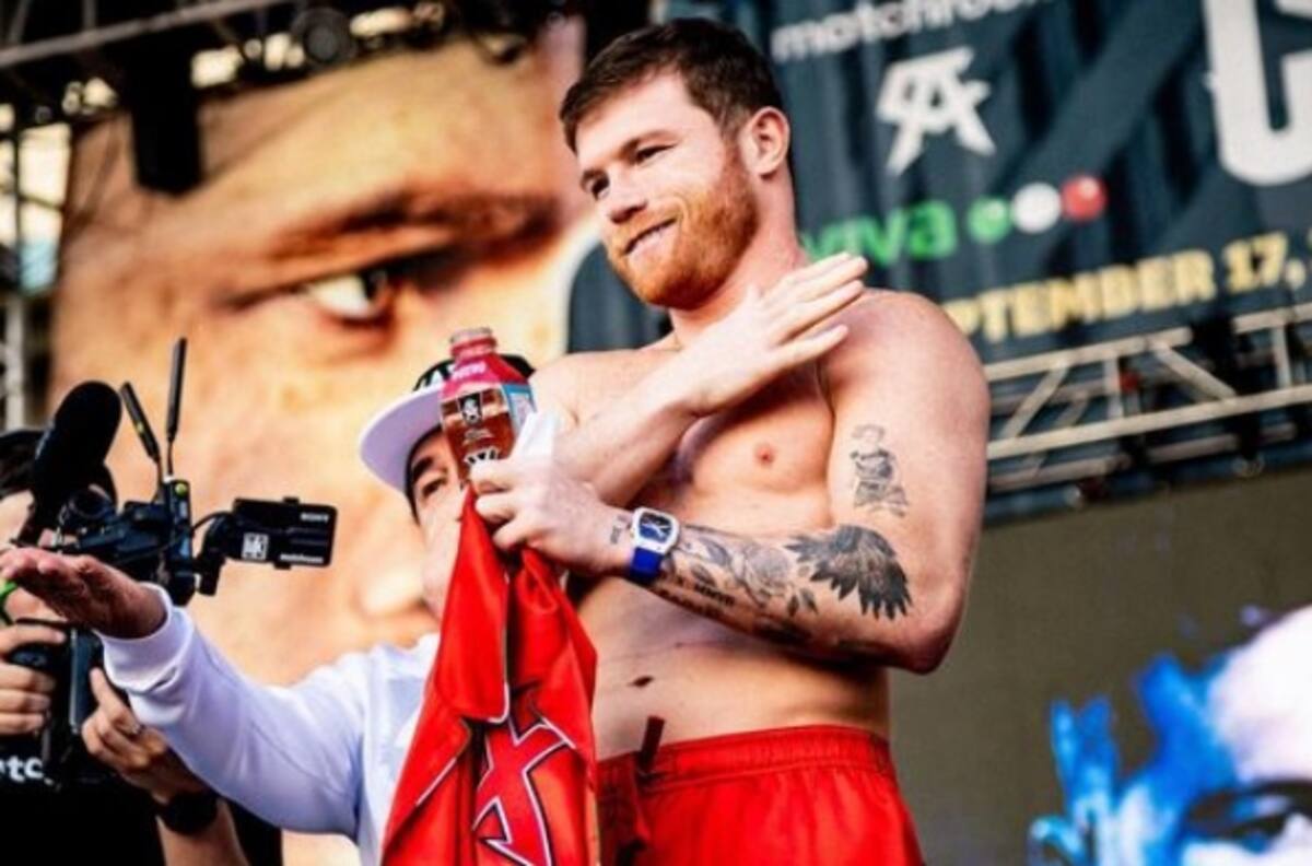 No será Peso Pluma el que cante el himno en la pelea del Canelo