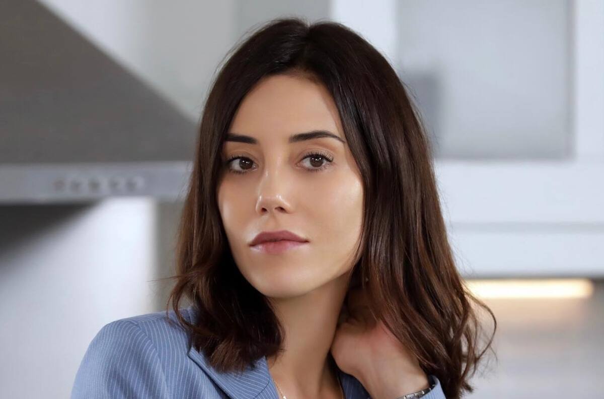 Quién es Cansu Dere, actriz turca que estaría desaparecida tras el terremoto