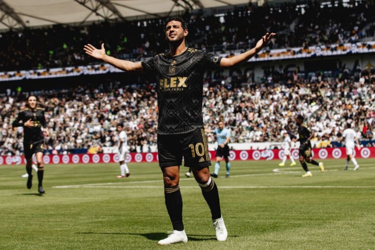Carlos Vela se ha convertido en el verdugo de los clubes mexicanos. (Twitter)