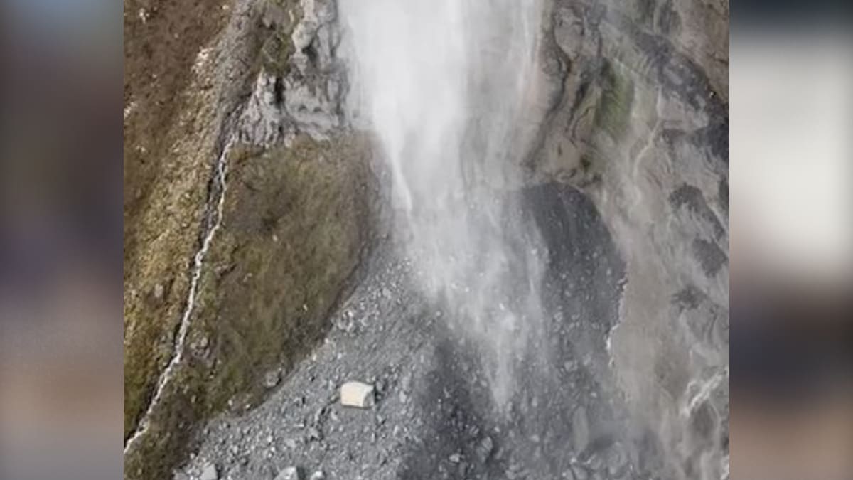 VIDEO | ¿Cascada al revés?: fuertes vientos generan que agua “fluya a la inversa”