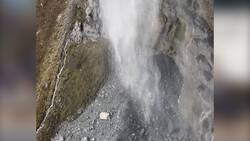 VIDEO | ¿Cascada al revés?: fuertes vientos generan que agua “fluya a la inversa”