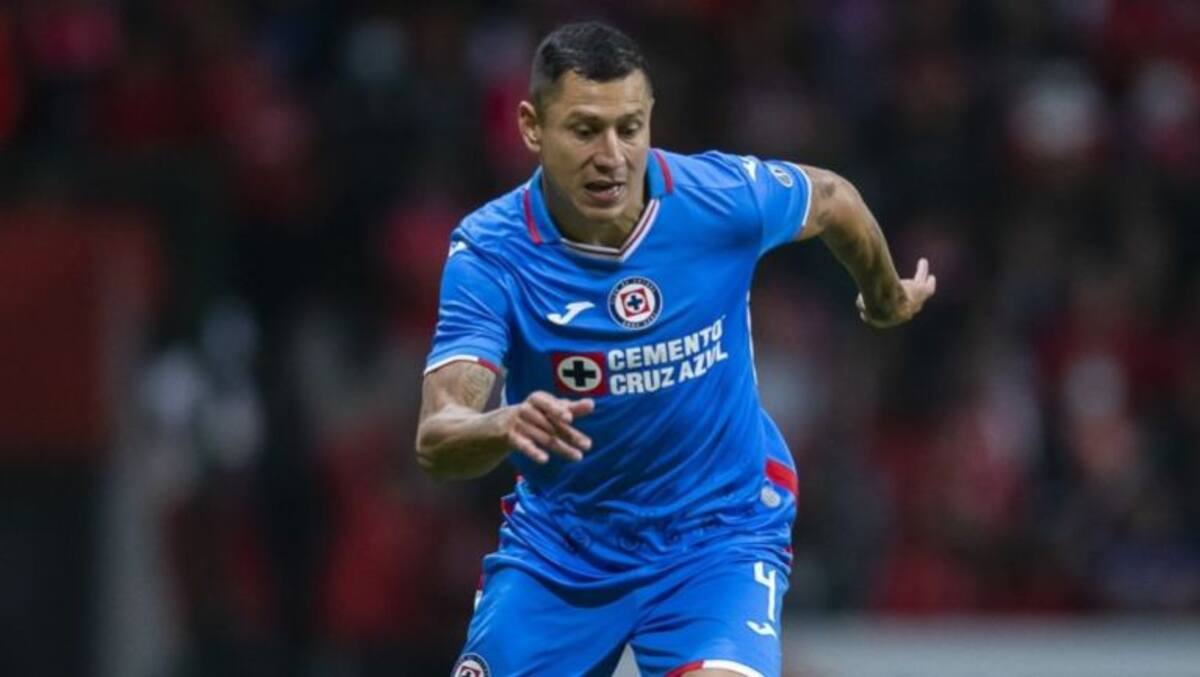 En estos momentos, el 'Cata' Domínguez tiene un pie fuera de Cruz Azul.