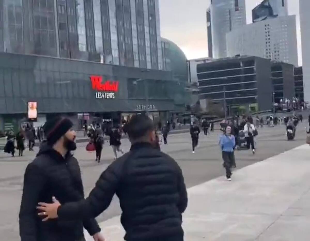 Las personas escaparon del centro comercial debido a presuntos disparos, sin embargo, se trataba de otra trágica situación. Foto: Captura de video.