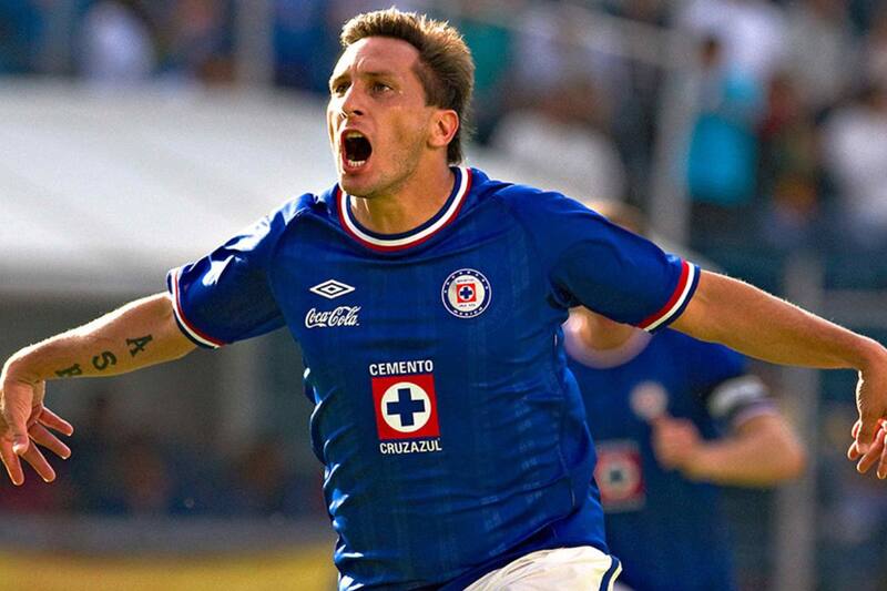 Es uno de los exjugadores de Cruz Azul más queridos por la afición.