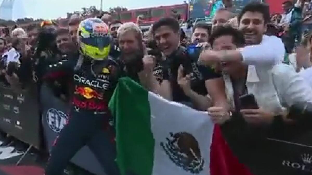 VIDEO | Así celebró Checo Pérez su triunfo en el Gran Premio de Azerbaiyán