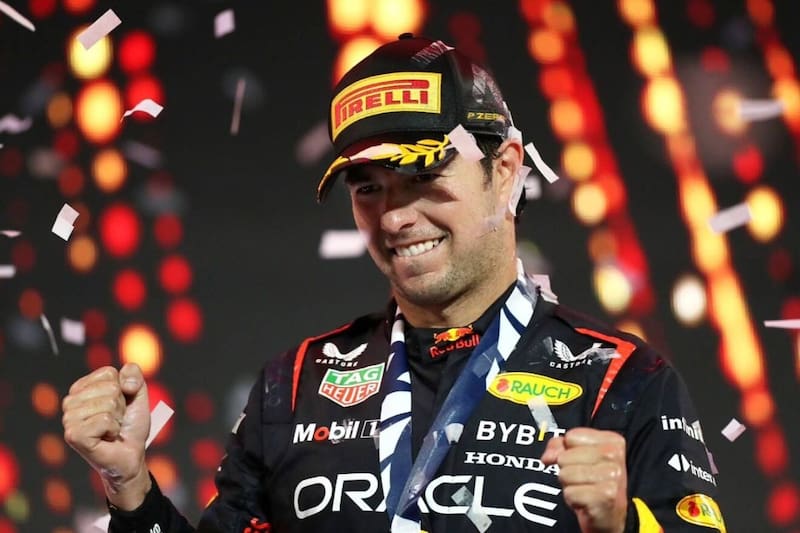 Checo Pérez buscará esta temporada quitarle el reinado a Max. (EFE)