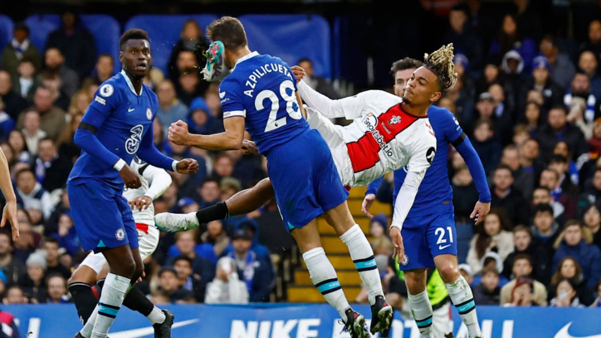 VIDEO | Salió en camilla y con oxígeno: La brutal patada en la cabeza que recibió jugador del Chelsea