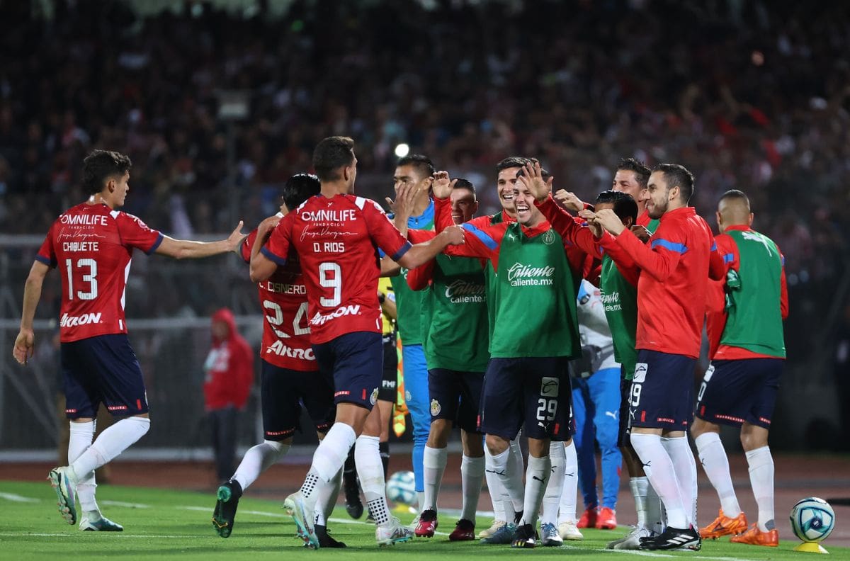 Futbolista clave de Chivas podría regresar a la titularidad ante Tigres