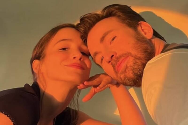 Chris Evans muestra a su novia en Instagram.