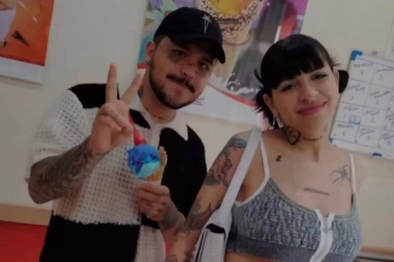 La pareja planea su boda