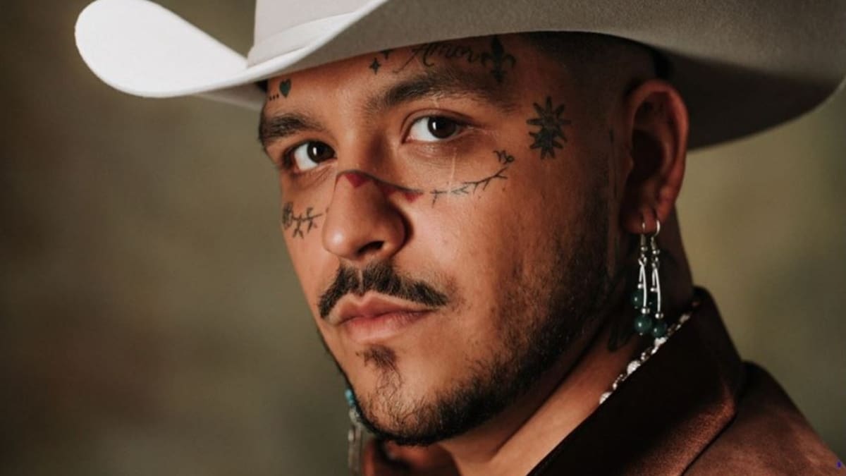 Equipo de seguridad de Christian Nodal pelea con la prensa al terminar un show del cantante