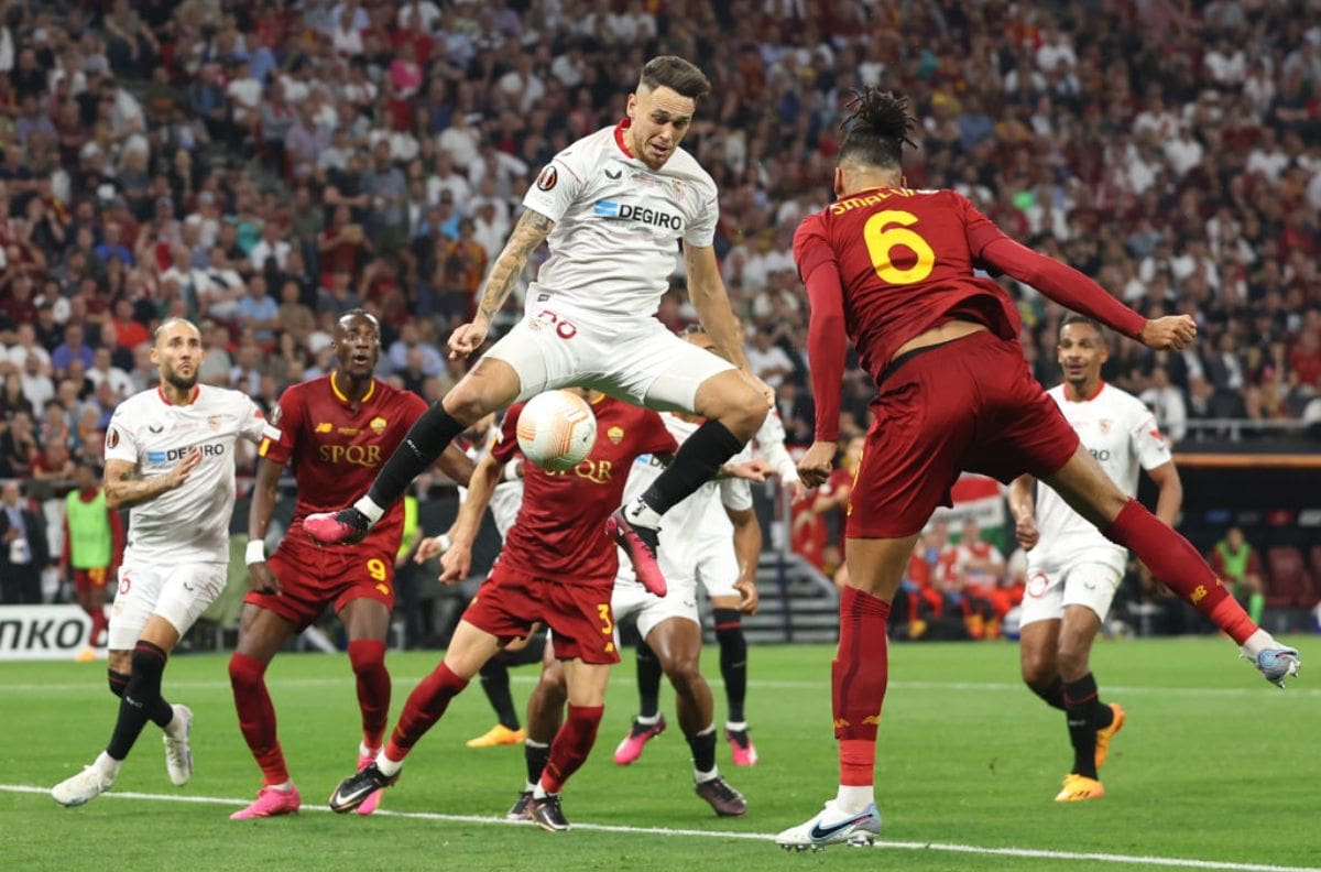 VIDEO | La jugada que salvó al Sevilla de perder la Europa League en el último segundo ante la Roma