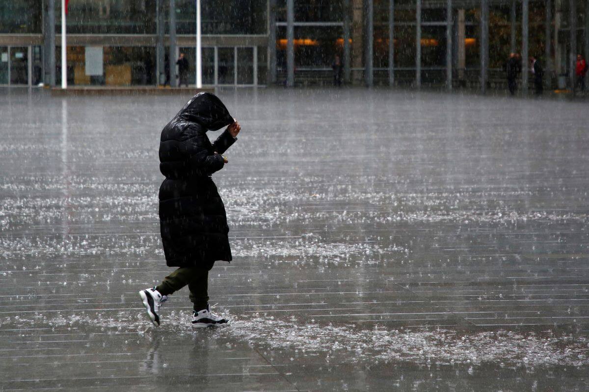 Se mantendrán lluvias fuertes por la novena y décima onda tropical. Créditos: Servicio Meteorológico.