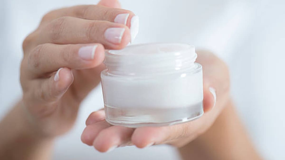 Cofepris alerta de cremas contaminadas: Estas son las que recomienda no usar