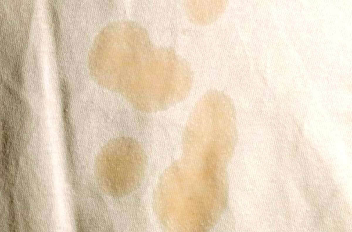 ¿Cómo quitar manchas de aceite en la ropa? Descubre un truco casero infalible