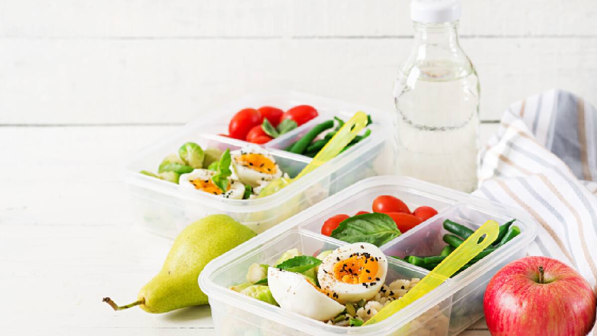 Conoce los alimentos que no debes guardar nunca en recipientes plásticos. (Foto: Freepik)
