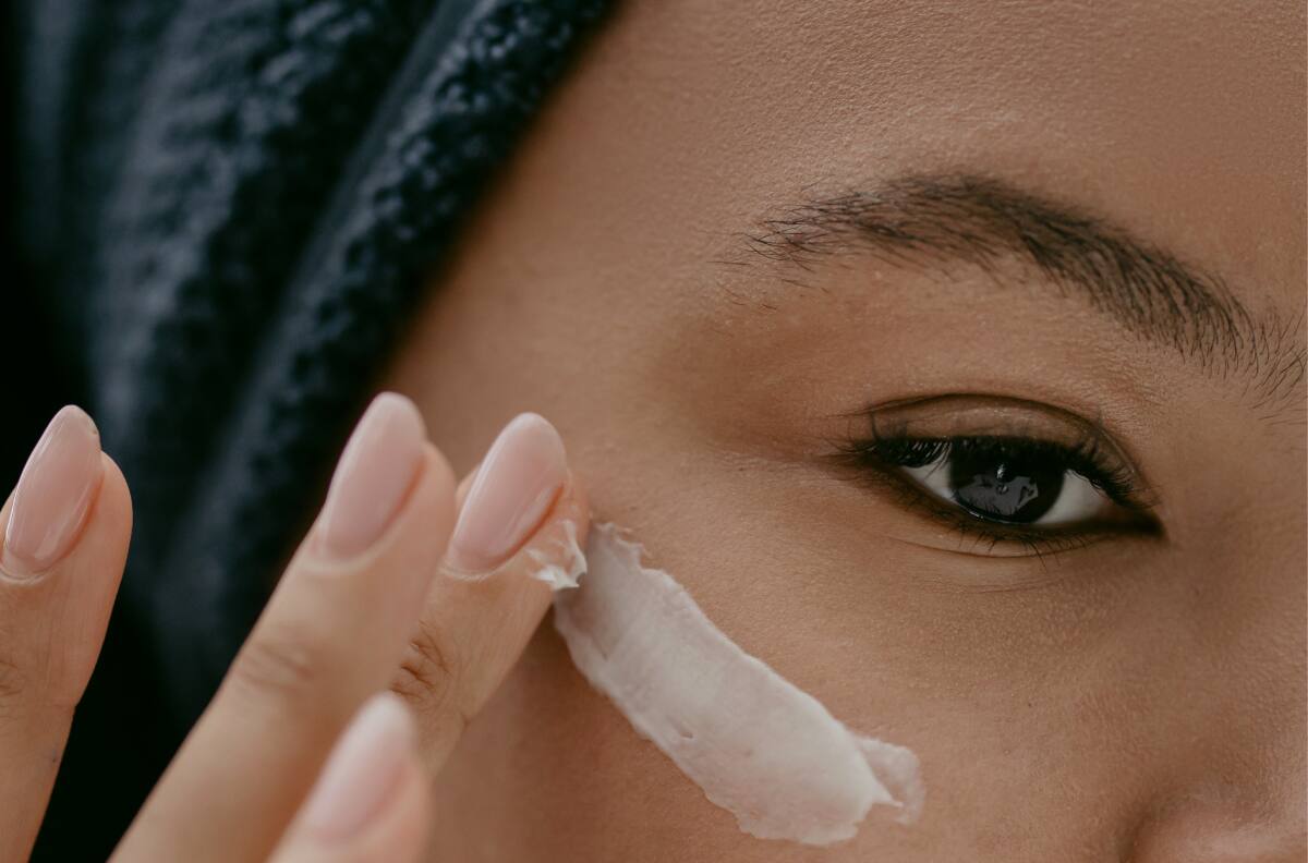 Esta crema casera será tu aliada si quieres desaparecer las arrugas en tus ojos